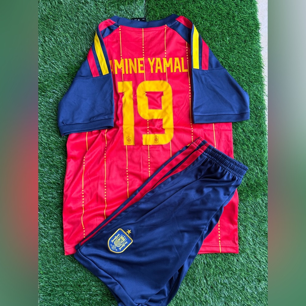 Lamine Yamal Spain jersey kids set